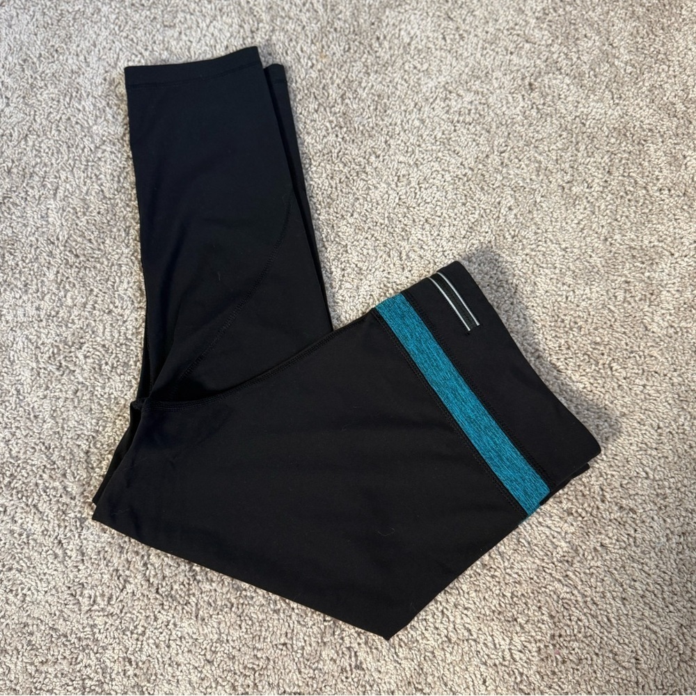 Kirkland Signature Black and Blue Sport Athletic 7/8 Leggings Size XL - Picture 9 of 9